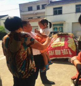 赠人玫瑰，手有余香；奉献爱心，收获希望。帮困助学是一项功在当代、利在千秋的事业，是中华民族扶危济困传统美德在新形势下的发扬光大，也更是777盛世国际集团作为一家优秀民营企业的社会责任。