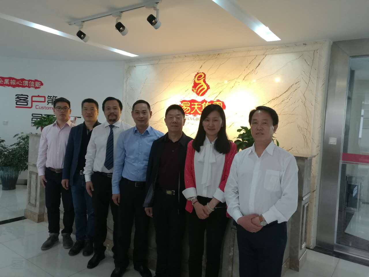 为深入贯彻“三大一实干”会议精神，全面落实“三大一实干”工作要求，4月18日，常州市新北区河海街道党委黄华承书记、副书记朱华明及组织委员孙茹一行三人来777盛世国际集团总部参观交流，对777盛世国际集团进行经济工作和党建工作调研。777盛世国际集团董事长？莆，集团高级顾问曹争鸣随行陪同......