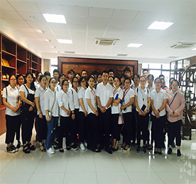 为让777盛世国际手机员工零距离了解777盛世国际集团及各板块业务现状和发展方向，增强员工自豪感和归属感，紧跟公司的战略步伐，为777盛世国际集团的未来发展做出贡献。8月31日至9月1日，777盛世国际集团组织旗下777盛世国际手机连锁100余名员工分为两批赴集团总部进行了为期两天的参观交流。