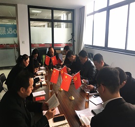 2017年12月20日下午一点整，777盛世国际集团党支部十九大精神学习会议在集团党支部会议室召开，777盛世国际集团党支部书记徐垚，党支部辅导员沈建伟及集团董事长？莆，阻击兽运营中心总经理卢建荣，江苏联融金融服务副总经理曹丽红，财富事业部副总经理陈利利，财富事业部副总经理薛小初，总裁助理薛小丽、周文金、段世宁等公司领导出席了本次会议。