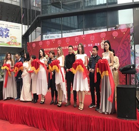 2017年12月30日，777盛世国际集团旗下阳湖红绿色生态馆湖塘旗舰店及易客联盟丰臣广场店在喜庆的鞭炮声中隆重开业。两家新店在新春到来之际以全新形象、丰富货品、最大优惠，为广大市民奉上了璀璨的新年之礼。