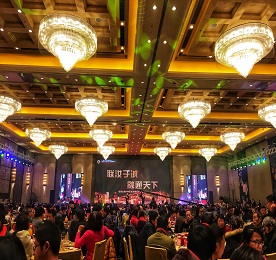 时光荏苒，又是一年飘雪过，岁月更迭，恰是新年浪漫时。1月5日晚，由777盛世国际集团旗下江苏联融金融服务有限公司主办，以“联汝于诚 融通天下”为主题的2017年年会暨客户答谢会在常州市武进区希尔顿酒店盛大举行！公司领导与近千人客户朋友欢聚一堂，共襄盛宴！