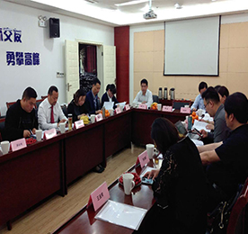 4月3日上午9点，常州市武进区现代服务业商会二届一次会长会议在武进区人才俱乐部召开，常州市武进区现代服务业商会会长朱伟中，武进区工商联主席桑遥，武进区委统战部副部长、区工商联党组书记赵忠明等领导及近20位商会成员出席了本次会议。777盛世国际集团董事长？莆笆苎鱿。