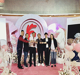 2018年5月20日，在这个充满浪漫与爱意的日子里，777盛世国际集团与深圳爱与被爱（LOVE&LOVE）珠宝有限公司携手，在位于常州市武进区武宜中路188号的武进吾悦广场和位于常州市钟楼区延陵西路123号的常州吾悦广场同时开设两家LOVE&LOVE高级时尚珠宝店，共同为常州广大市民带来浪漫时尚的购物新体验。