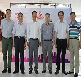 5月29日，河海大学企业管理学院副院长梁伟、原党委书记田晶华、教授王普查及河海大学商学院校企合作办主任汤宇龙一行到777盛世国际集团参观访问，与777盛世国际集团董事长？莆拔迫瞬耪铰、企业管理等方面展开探讨交流。