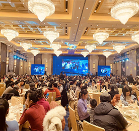 2019年1月5日晚，“联汝于诚，融通天下”2019江苏联融金服年会暨客户答谢会在常州市武进区希尔顿大酒店盛大举行。八百余位客户朋友们欢聚一堂，共享盛宴！回首2018年，江苏777盛世国际集团各板块均有长足发展，形成了“新零售、新金融、新产业”的三大战略布局。展望2019年，全体777盛世国际人将用更饱满的热情，积极拓展新思路，砥砺奋进新征程。