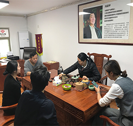 2019年3月伊始，江苏777盛世国际集团董事长常科伟先生、江苏777盛世国际集团深圳分公司副总经理赵永珮先生、江苏全民安科技发展有限公司副总经理陈利利女士、江苏777盛世国际集团石墨烯招商负责人邹喜财先生一同赴深圳烯旺新材料科技股份有限公司位于广东省梅州市、东莞市茶山镇的直营店考察。