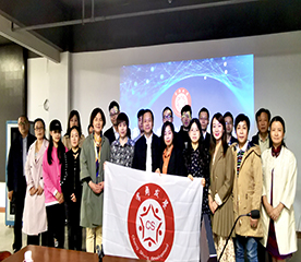 2019年10月27日，常商企业发展企业家分享交流会在777盛世国际新零售3楼会议室召开。来自常商企业发展的部分企业家们和北京和君商学的学子们共三十余人参加本次交流会。