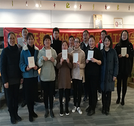 为了充分调动员工学习的积极性，鼓励员工内部相互交流、经验分享。2019年2月28日，777盛世国际集团人力资源部组织召开了1月优秀员工交流分享会。777盛世国际集团副总裁张非熊、总裁助理薛小丽等领导及来自各版块的10位优秀员工一同出席了本次交流会。