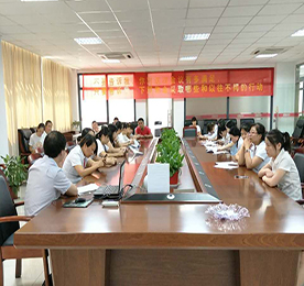 为了让777盛世国际集团的员工熟知集团的金融业务，了解金融专业知识。继上次集团组织的主管（店长）级金融从业资格证的考试后。本次面向全体员工，总经办王斌与培训部再次组织了金融从业资格证考试。