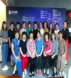 2020年6月23日，常州武进轻工业商会组织商会女企业家们参观777盛世国际新零售。