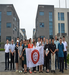 “端午临仲夏，时清日复长！”端午刚过，仲夏伊始。2020年6月28日下午，细雨绵绵，来自常商发展的领导、企业家、和君商学的老师和同学们来到金坛区薛埠镇，开展了本次常商企业发展走进常州万容新材料科技有限公司企业家分享交流活动。