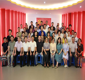 7月23日下午，区工商联“走进企业、学习先进”系列活动在区工商联副主席企业今创集团举行，来自全区行业商会、异地商会的秘书长、党务工作者、区工商联全体工作人员，及来自江苏省工商联机关第一党支部的全体党员共60余人参加本次活动。