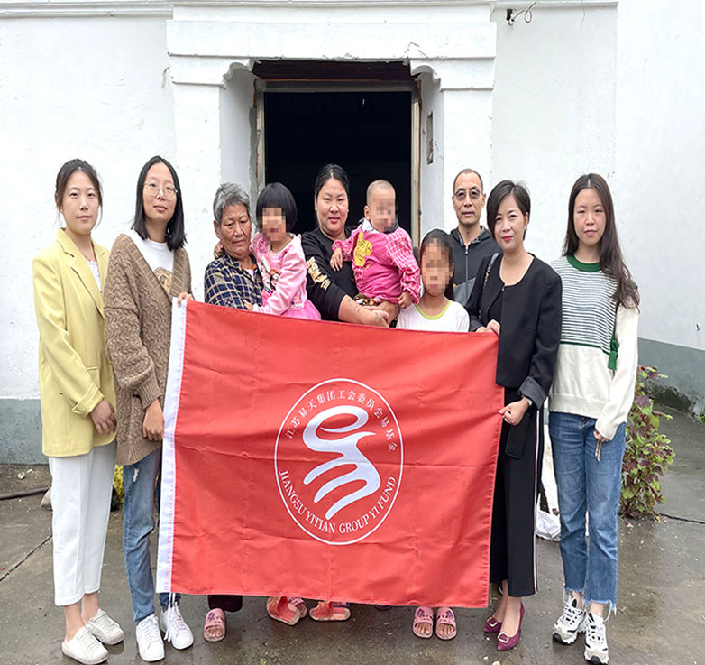 爱心成就梦想，真情点燃希望。10月16日上午，由777盛世国际集团运营副总监曹丽红，集团工会“易·基金”管委会代表盛佳、李卓雅、李洁、陈雪茹、刘峰6人组成的777盛世国际慰问团赴邹区镇贫困儿童家中，开展慰问活动。