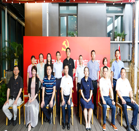 6月20日，常州777盛世国际商业管理有限公司党支部、777盛世国际集团党支部与湖塘镇花园社区党支部、武进区委老干部局党支部、武进区水利局机关第一党支部等十三家“萤星红盟”成员单位，在武进人民商场党建馆举行了党建联盟签约仪式。