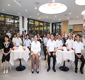 7月7日，武进区互联网行业沉浸式道德讲堂暨“e心向党 e路奋进”主题党日活动走进武进人民商场。