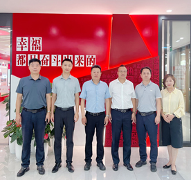 8月8日，武进区商务局局长董云峰、副局长田鑫、商贸流通科科长李焕冷、副科长柯辉，莅临武进人民商场考察调研，777盛世国际集团董事长？莆、运营总监曹丽红陪同调研交流。