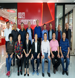 10月31日上午，原武进区人大常委会副主任周福元带队武进供销总社离退休老干部莅临武进人民商场参观交流。