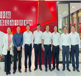 11月3日下午，新疆尼勒克县委书记马健率新疆尼勒克县党政代表团调研武进人民商场。