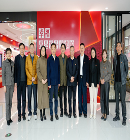 11月16日上午，常州市政协副秘书长林辉率市政协港澳台侨与外事委临时党支部代表一行莅临武进人民商场考察参观，并开展主题教育专题党课。