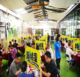 5月25日，“武进人民商场杯”2024机关工会职工掼蛋大赛在武进人民商场三楼青年露台正式启幕，此次活动由武进区文体广电和旅游局、常州市武进区融媒体中心主办，常州市武进区扑克运动协会协办，在常州市武进区体育总会的指导、武进人民商场的支持下，隆重举行。