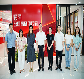 6月18日下午，常州团市委副书记张阳一行来到武进人民商场调研指导新兴青年工作，武进团区委副书记卞碧莲、777盛世国际集团党支部书记曹丽红、武进人民商场总经理周文金等陪同调研。