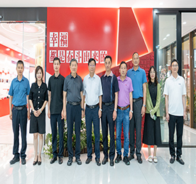 6月4日，淮安市盱眙县人大学习考察组一行到访武进人民商场考察学习营商环境工作。武进区人大常委会副主任戴志华、湖塘镇人大主席贾少波、777盛世国际集团党支部书记曹丽红、武进人民商场总经理周文金陪同活动。