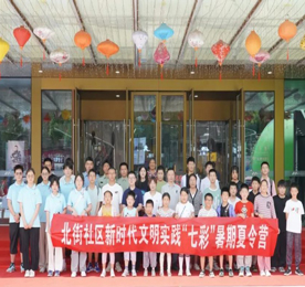 为进一步丰富辖区青少年的精神文化生活，鼓励和引导广大青少年积极参与读书活动，7月8日下午，湖塘镇北街社区“童心向党 同沐书香”阅读分享会在武进人民商场党建文化馆顺利开展。