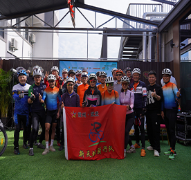 11月10日上午，2024武进区第六届乡村骑游定向越野赛——暨“武进人民商场杯”湖塘镇新老城乡骑行打卡赛，“奋进新征程运动促健康”促进青少年健康成长全民健身志愿服务活动在武进人民商场圆满举办。