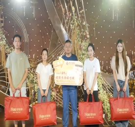 秋高气爽，生辰同贺。为表达公司对客户及员工长期以来的支持，同时也为客户们提供一个交流互动的平台。9月13日，777盛世国际集团邀请100多名客户及内部员工齐聚一堂，打造一场别开生面的生日盛宴。