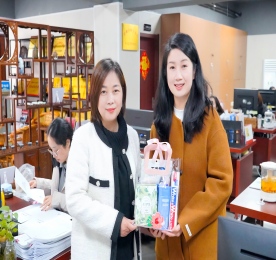 春意盎然，万物复苏，在这桃红柳绿的三月，我们迎来了第115个国际三八妇女节！人间芳菲，正逢最暖“她”时光；春风拂面，宛如最柔“她”笑颜。愿每一位女性如春日般明媚，似花朵般绽放，在属于自己的季节里，书写最美的篇章！